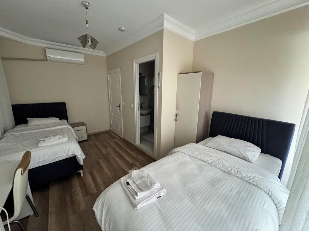 Standard Twin Room photo 2