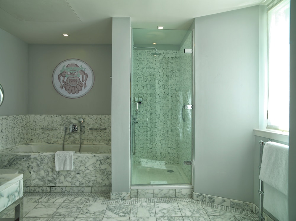 Suite (Balmoral) photo 2