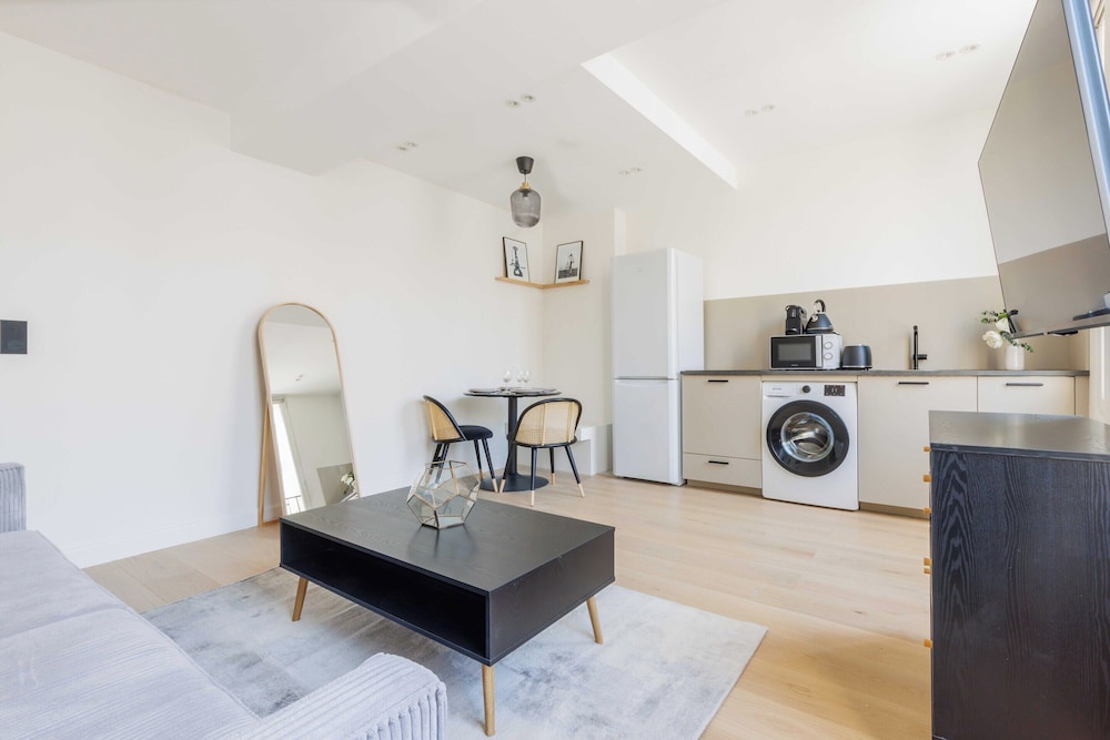 Apartment photo 2