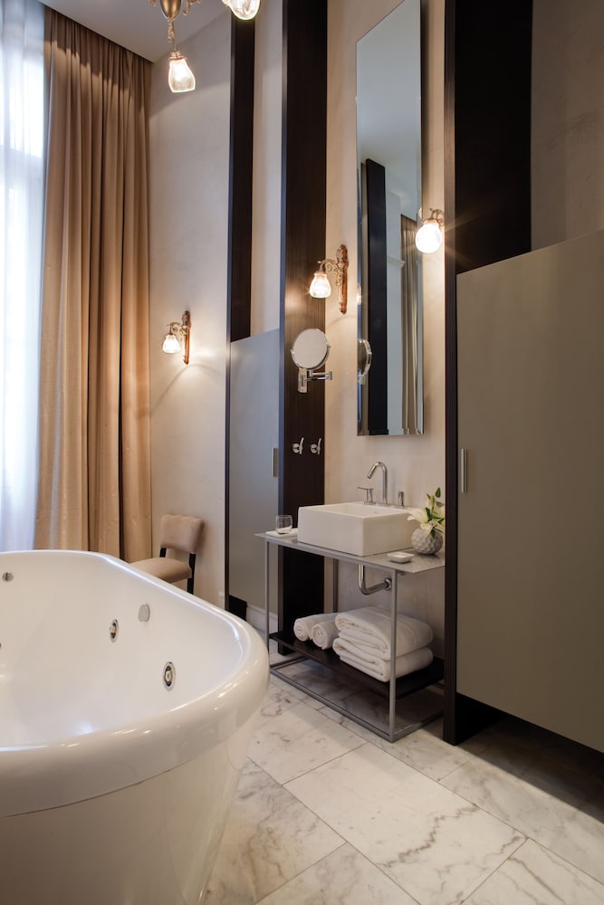 Luxury Suite, 3 Bedrooms thumbnail 6