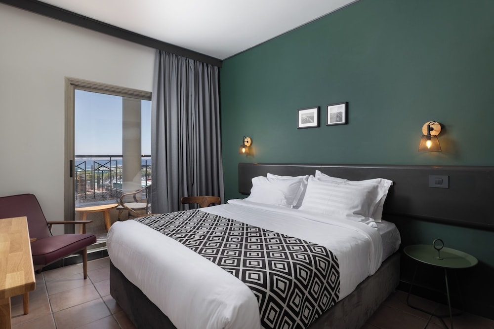 Comfort Premium Room with Hot Tub and Balcony photo 2