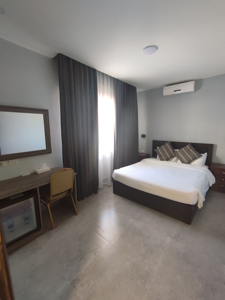 Double Room, 1 King Bed