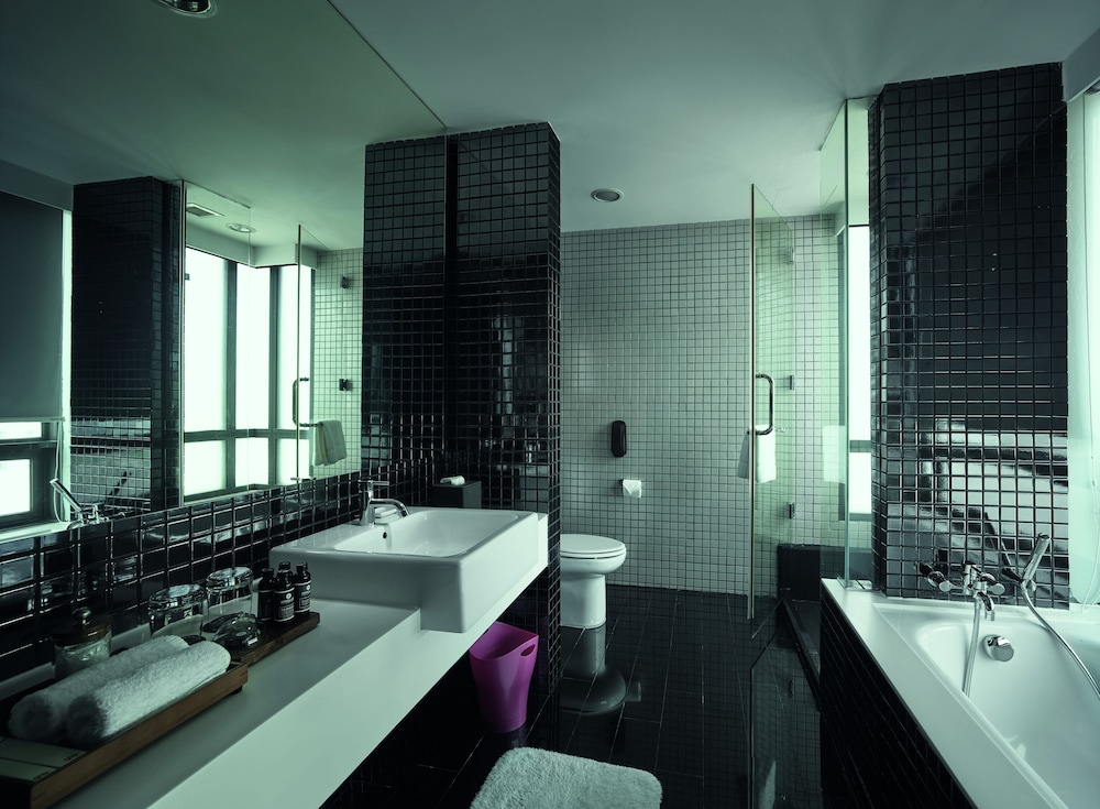 L Suite - Photo 4