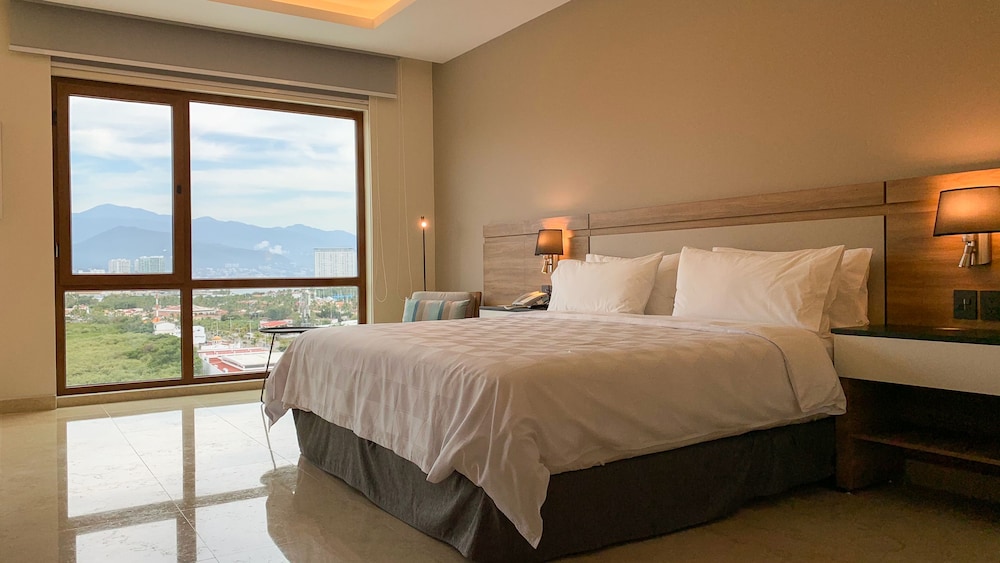 Suite, 1 King Bed (Top Floor) - Photo 2
