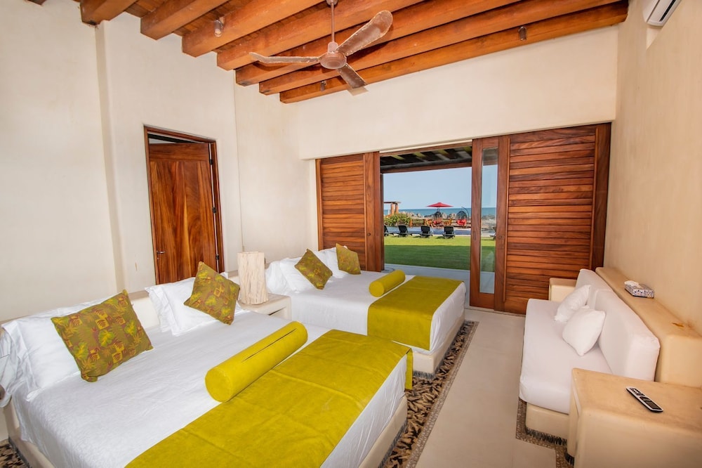 Comfort House, 4 Bedrooms, Private Pool, Beach View photo 1