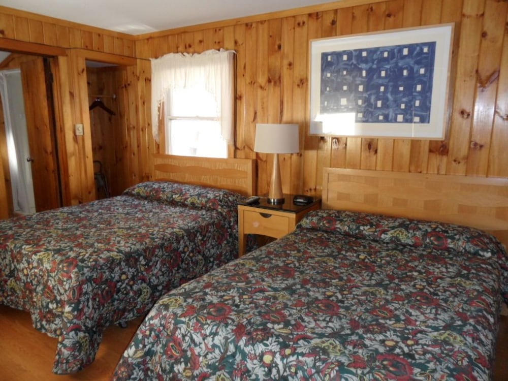 Brown Cabins with Two Beds photo 2