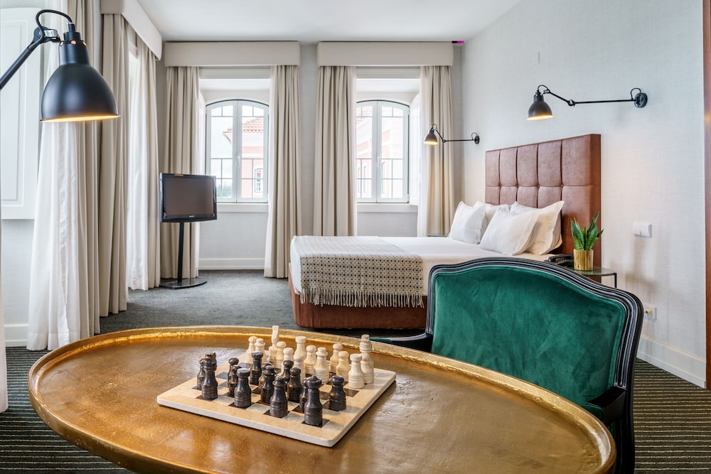 Suite - Photo 1