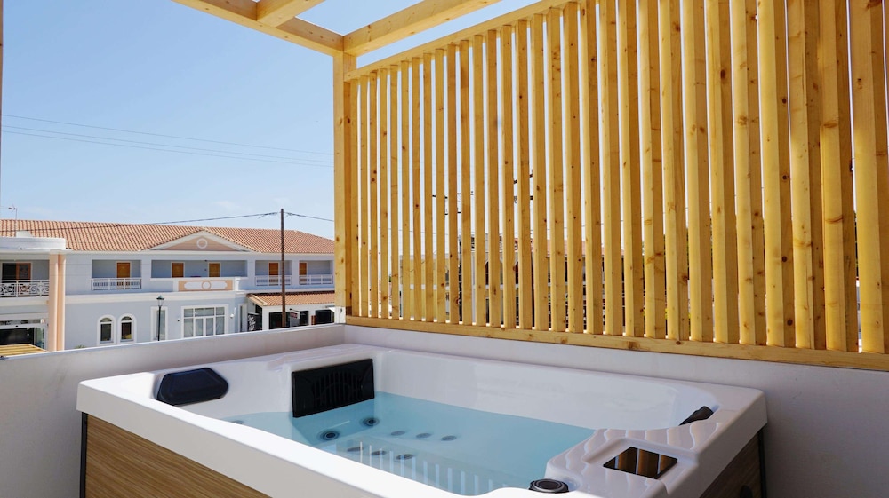 Junior Suite, Hot Tub - Photo 15