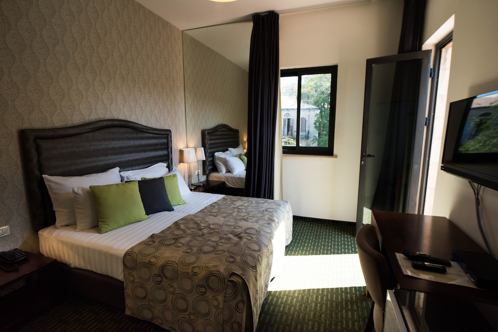 Standard Room photo 3