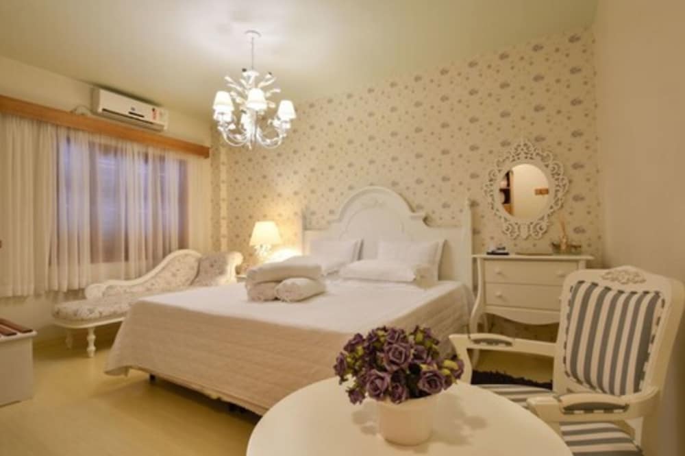 Honeymoon Suite photo 2