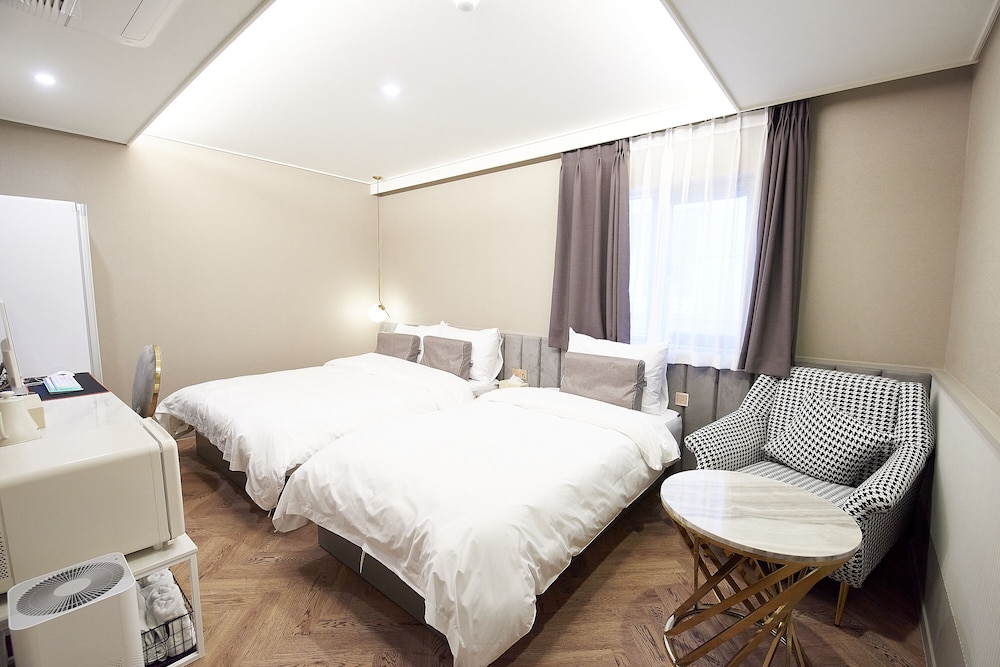 Deluxe Twin Room - Photo 1