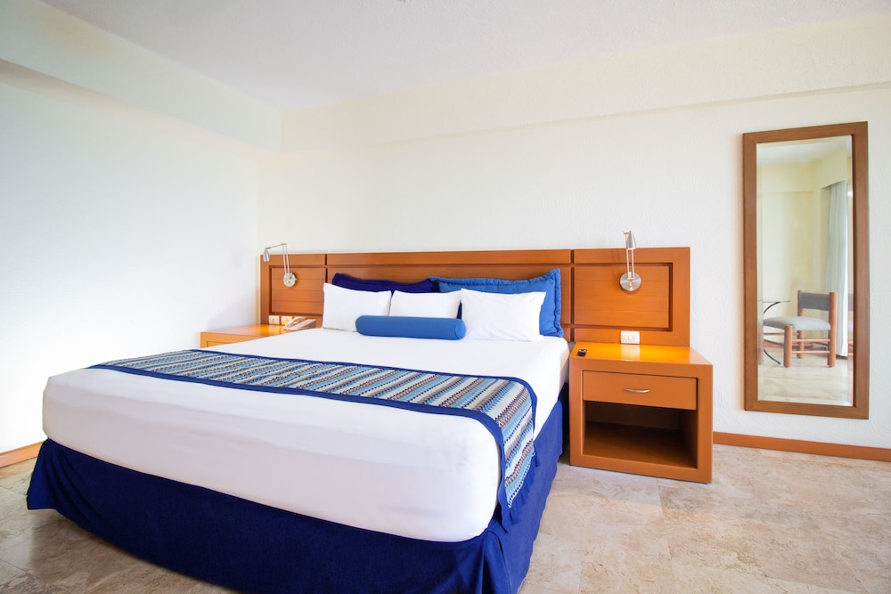 One Bedroom Suite - Photo 3