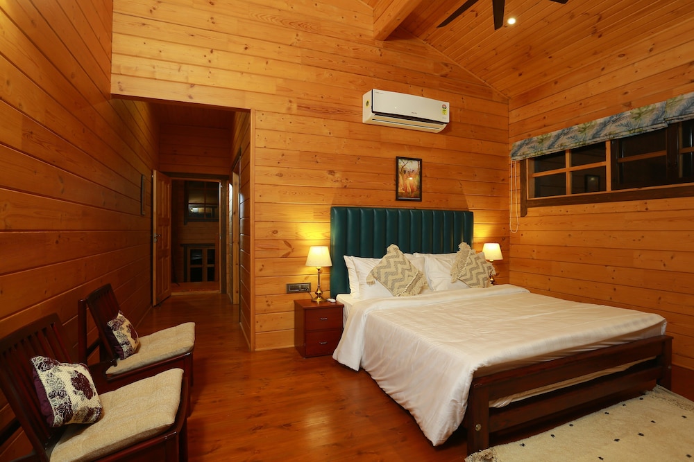 Villa (Heliconia) photo 3