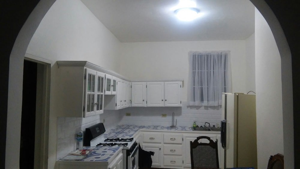Family Cottage, 1 Bedroom, Refrigerator & Microwave, Mountain View photo 3