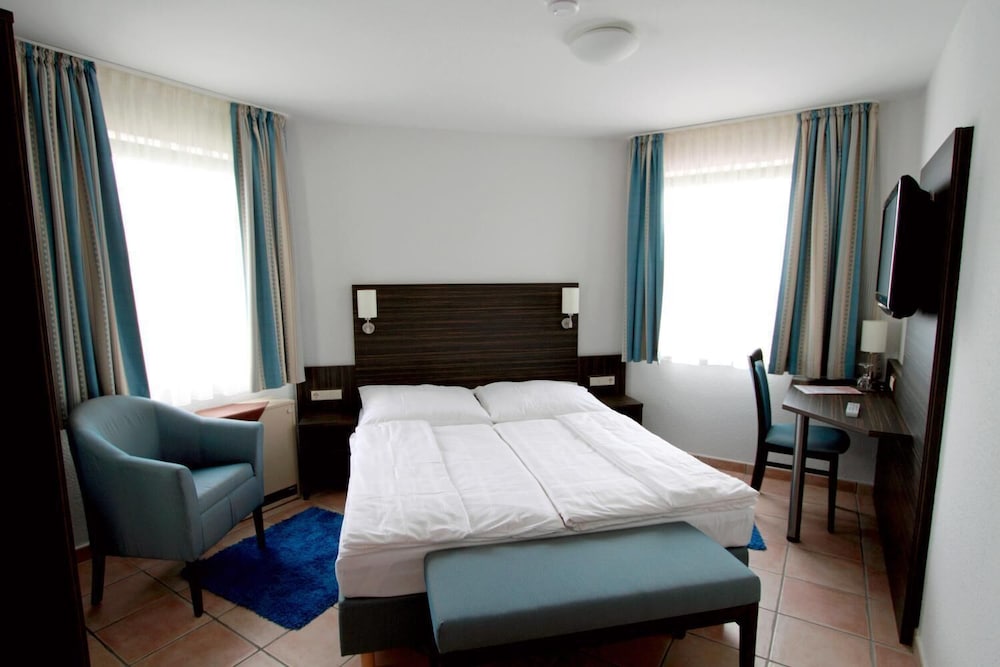 Basic Twin Room photo 3