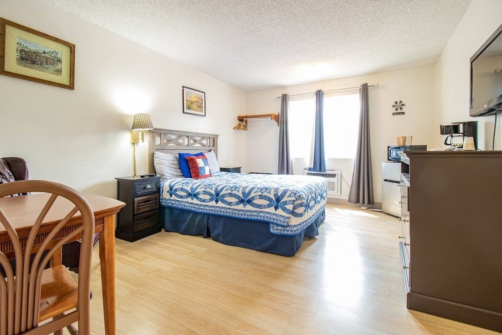 Classic Room, 1 Queen Bed photo 3