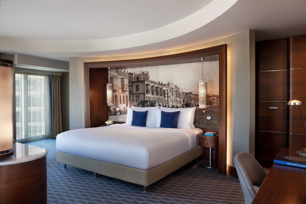 Executive Suite, 1 King Bed, Smoking