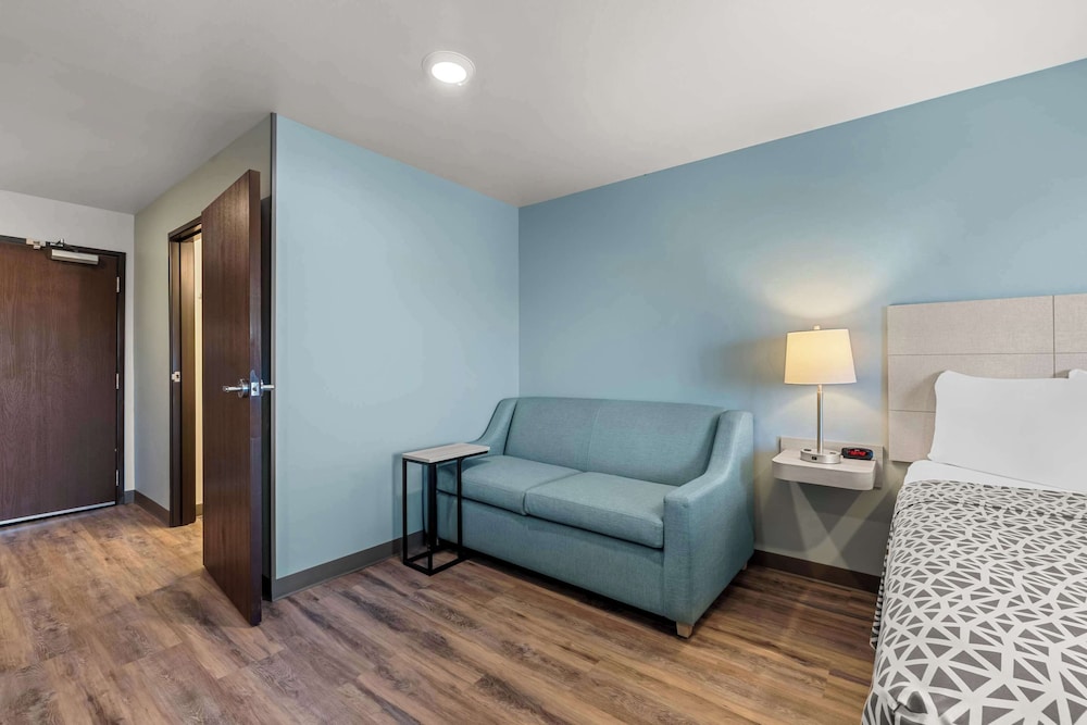 Suite, 1 King Bed, Non Smoking photo 3