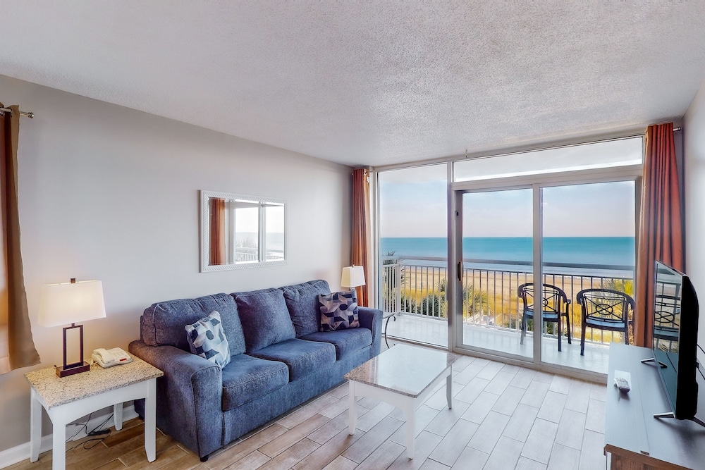 Condo, 3 Bedrooms (Oceanfront) photo 1