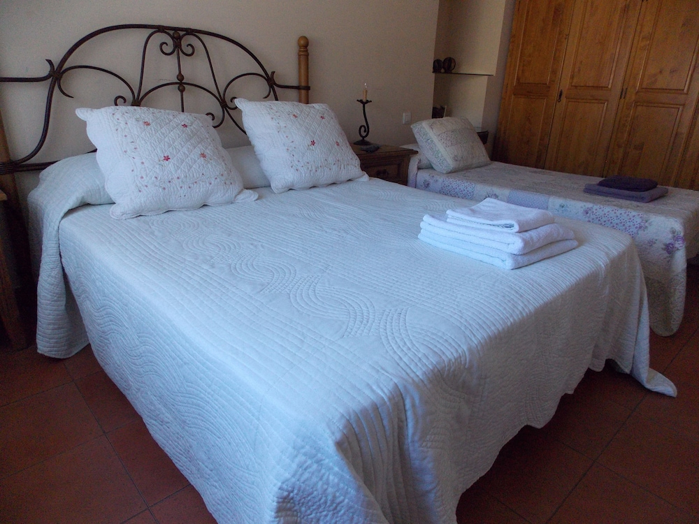 Comfort Triple Room, Accessible, Private Bathroom photo 3