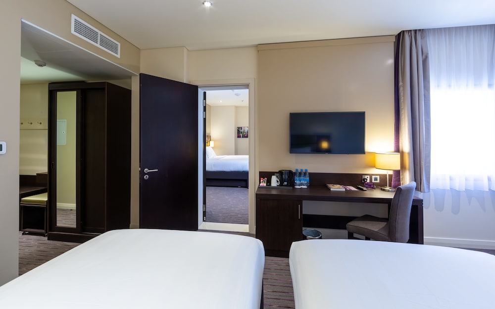 Twin Room, Smoking (Free Airport Shuttle) - Photo 3