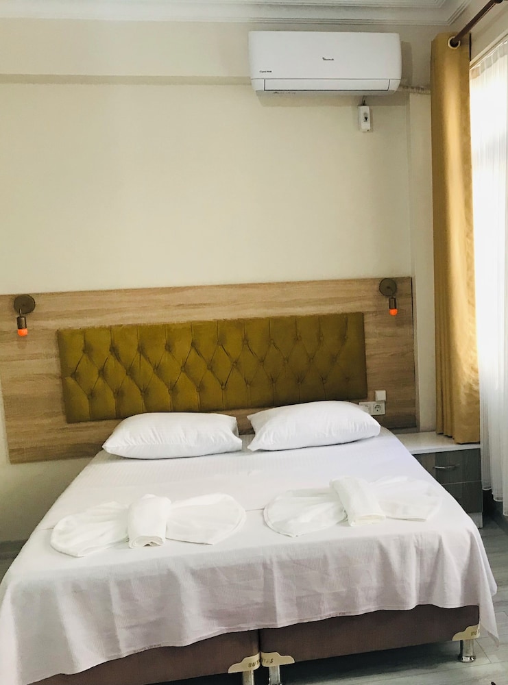 Economy Triple Room photo 1