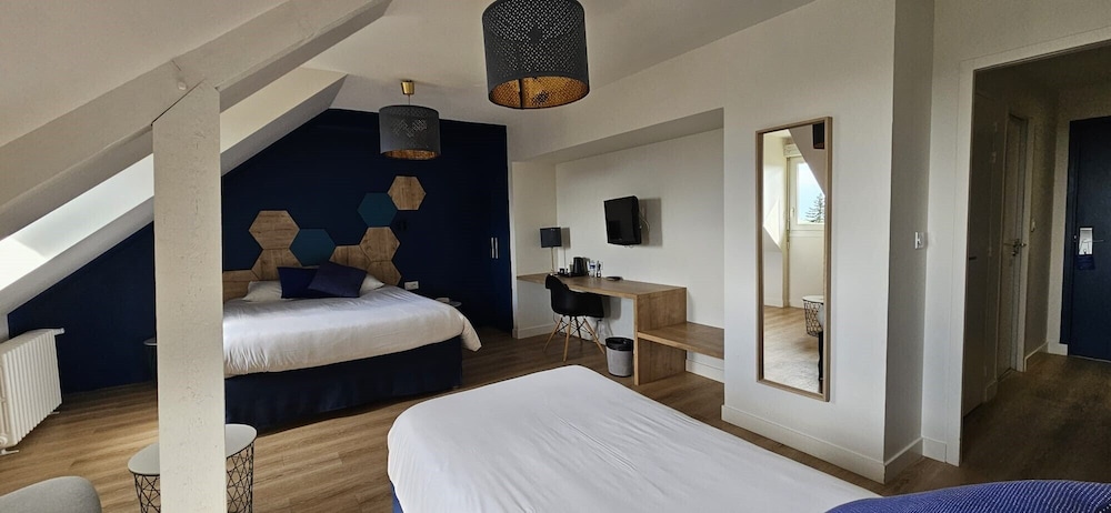 Family Room, Multiple Beds, Non Smoking (Shower Only) photo 1