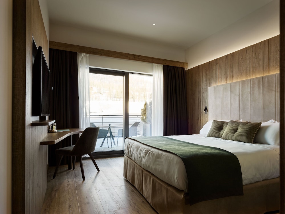 Suite - Photo 1