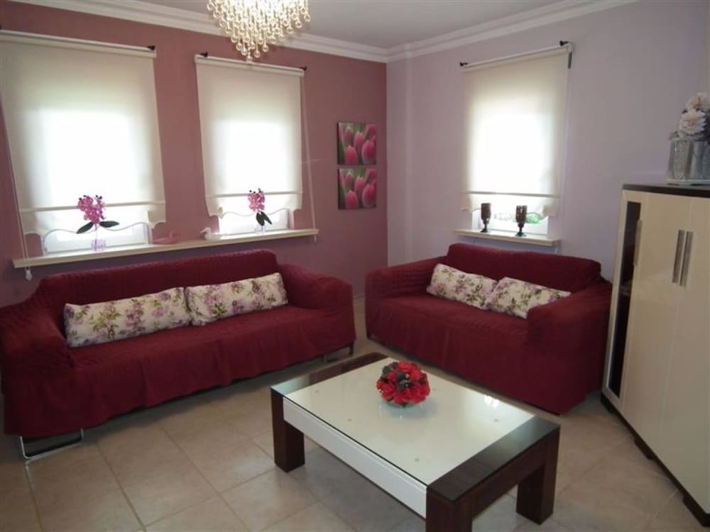 Villa photo 2