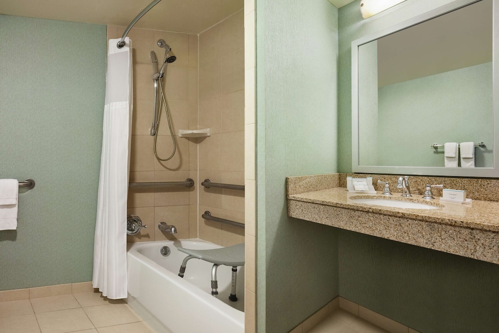 Single Room, 2 Queen Beds, Accessible, Bathtub - Photo 7