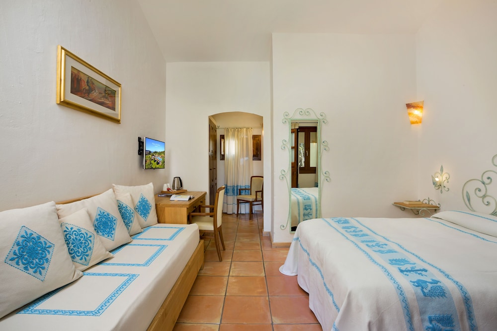 Deluxe Room - Photo 7