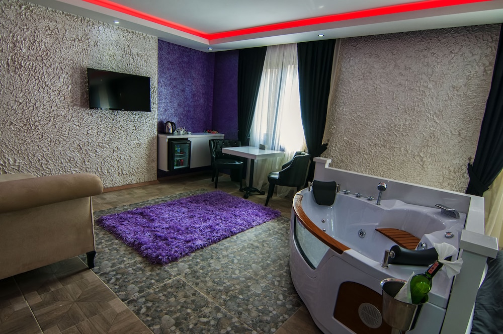 Superior Studio Suite, 1 Bedroom, Smoking photo 2