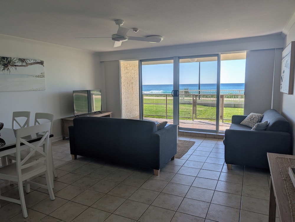 Deluxe Apartment, 2 Bedrooms, Non Smoking, Kitchen (Absolute Beachfront 3N) photo 2