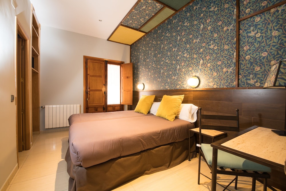 Room - Photo 5