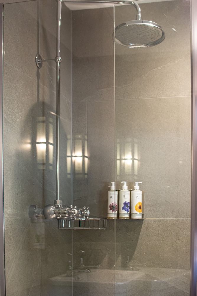 Standard Double Room, Ensuite photo 2