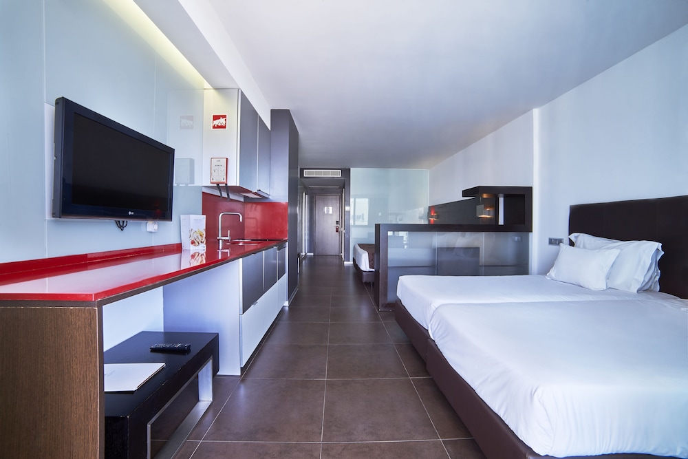 Family Suite, City View (2 Adults) - Photo 10