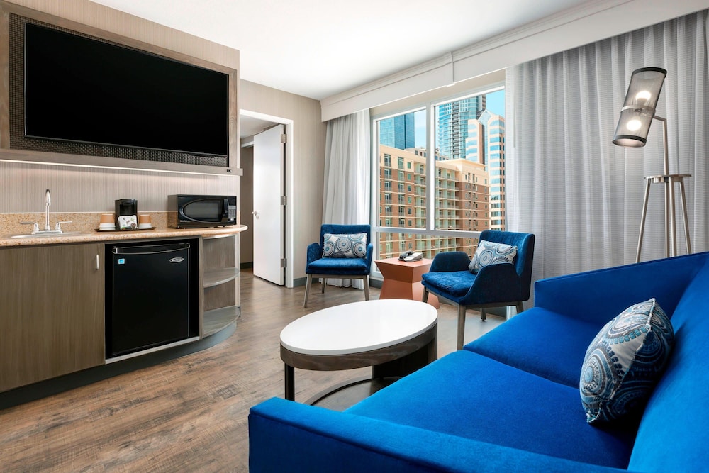 Suite, 1 King Bed with Sofa bed thumbnail 6