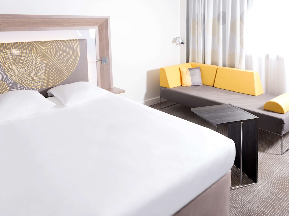 Superior Room, 1 Queen Bed With Sofa Bed - Photo 1
