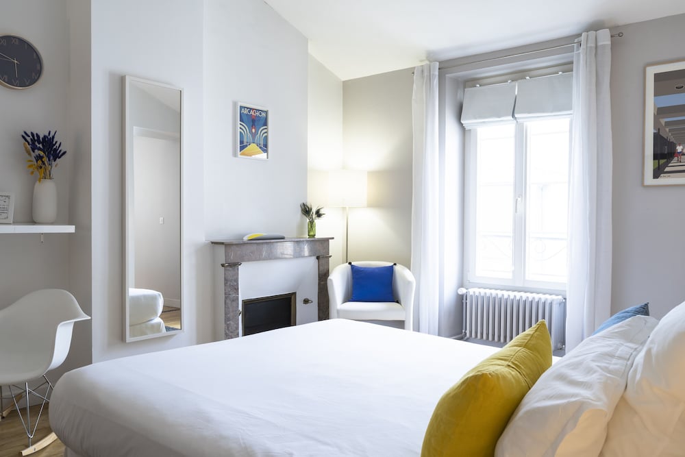 Deluxe Double Room (White Room) photo 1