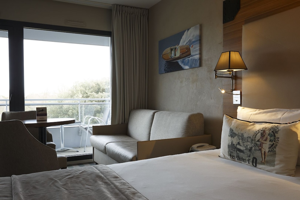 Chambre Classique, 2 lits une place, balcon (Overlooking Pine Forest) Chambre Classique, 2 lits une place, balcon (Overlooking Pine Forest)