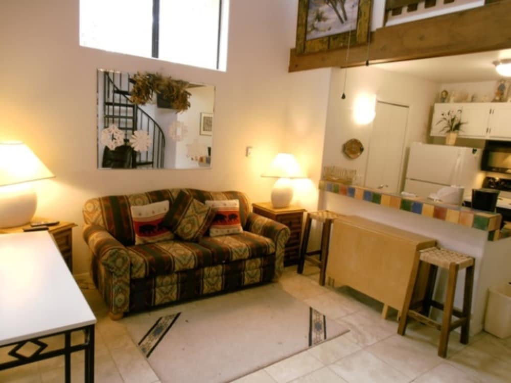 Condo, 2 Bedrooms photo 2