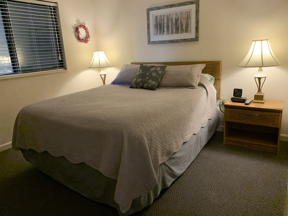 Condo, 2 Bedrooms (501) photo 2