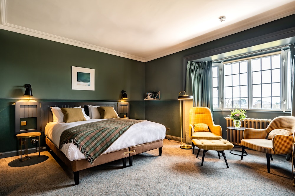 Standard Suite, 1 King Bed, Garden View