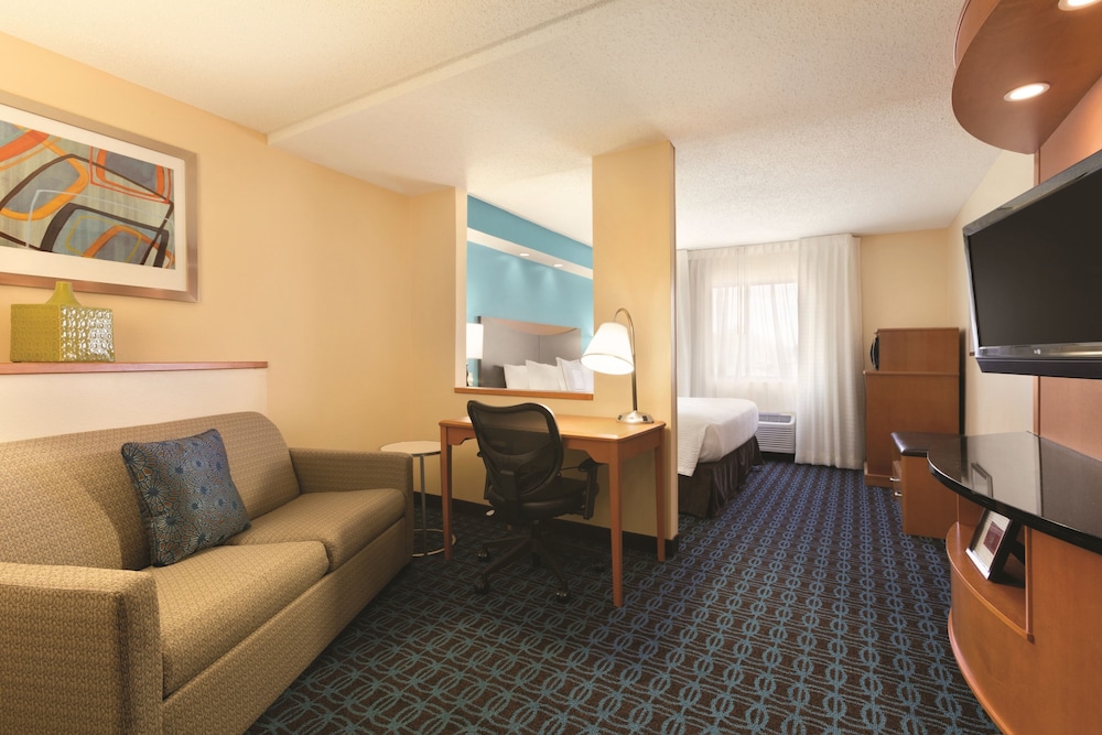 Executive Suite, 1 King Bed with Sofa bed - Photo 2
