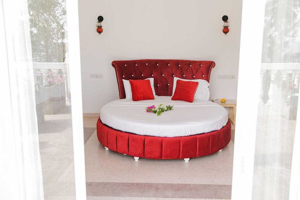 Room (RED) photo 2