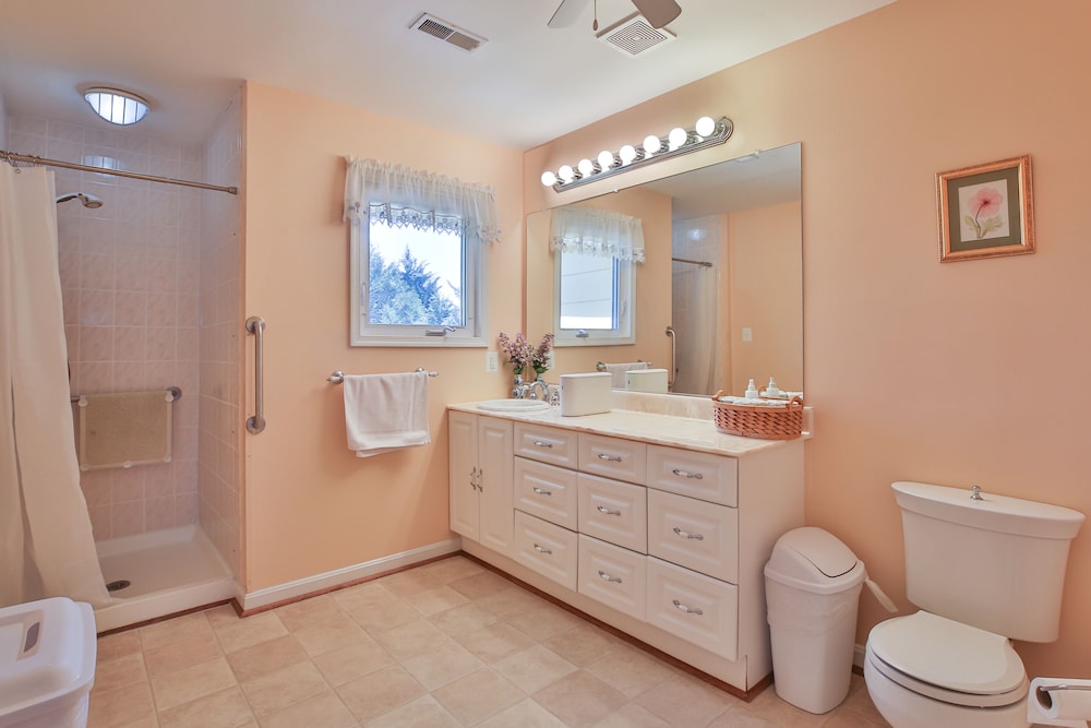 Luxury Quadruple Room, 1 King Bed, Garden View photo 3