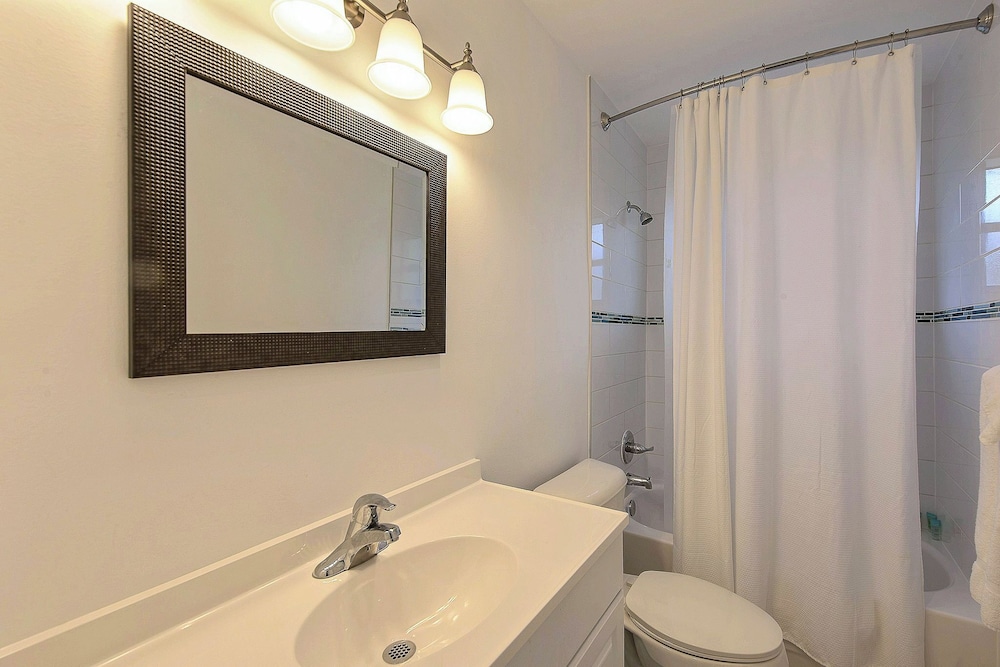 Deluxe Room, 2 Queen Beds, Kitchenette - Photo 6