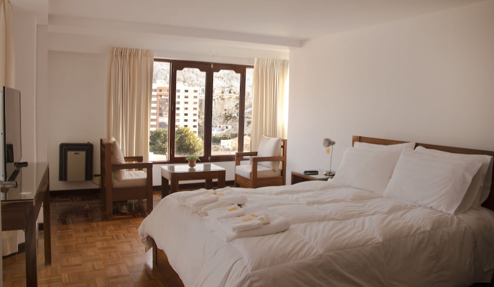 Deluxe Suite, 1 King Bed, City View, Mountainside photo 1