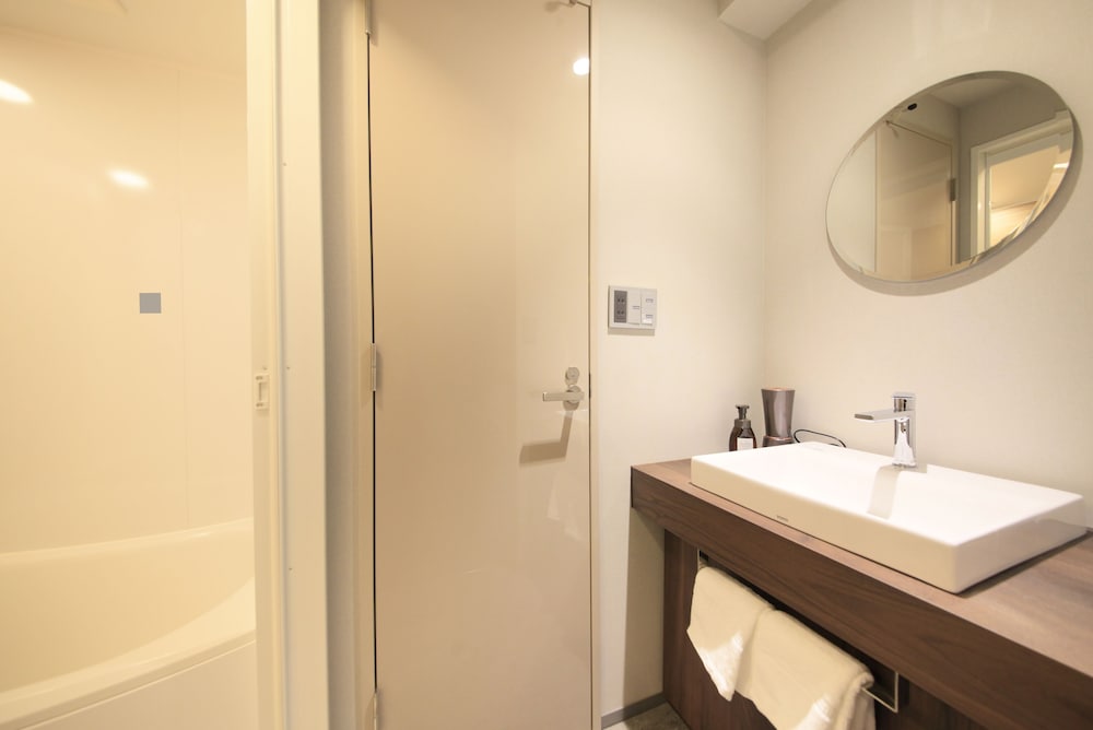 Hollywood Twin Room (Separate Bathtub And Toilet) photo 2