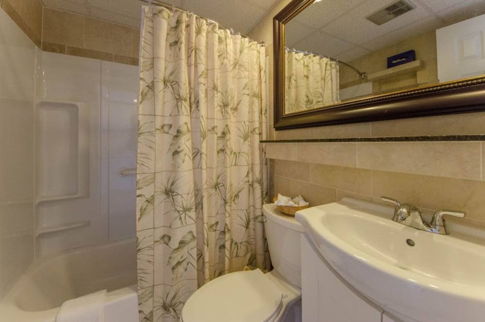 Superior King Suite, King Bed & 2 Single(twin) beds, Type E photo 3